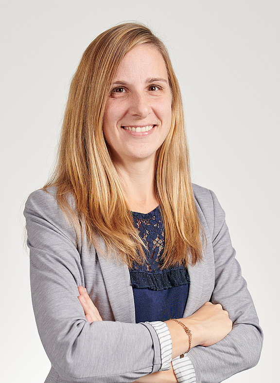 2019_11_26_OEVP_Portrait_mittel_9_Martha_Hofer__2_.jpg