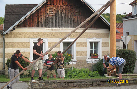 2018 Maibaumaufstellen und umschneiden